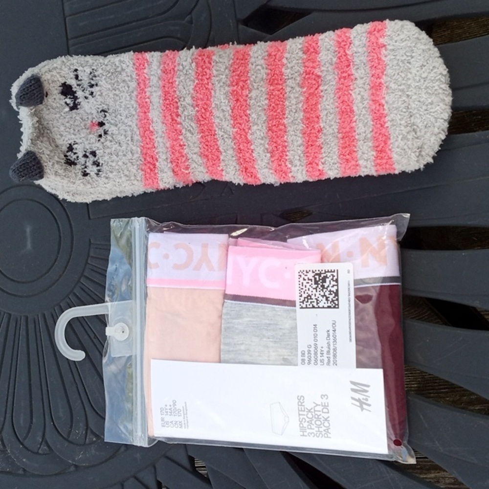 H&M Hipsters 3 Pack + Cozy Cat Socks